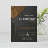 Black and Gold Class of 2026 Graduation invitation Einladung (Stehend Vorderseite)