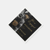 Black and Gold Elegante Floral Engagement Party Serviette (Ecke)