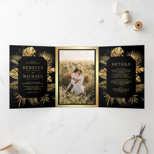 Black and Gold Foil Tropical Palm Foto Hochzeit Dreifach Gefaltete Einladung (Innenseite)