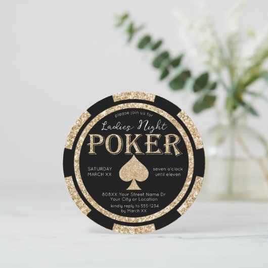 Black and Gold Glitzer Ladys Night Poker Chip Einladung (Stehend Vorderseite)