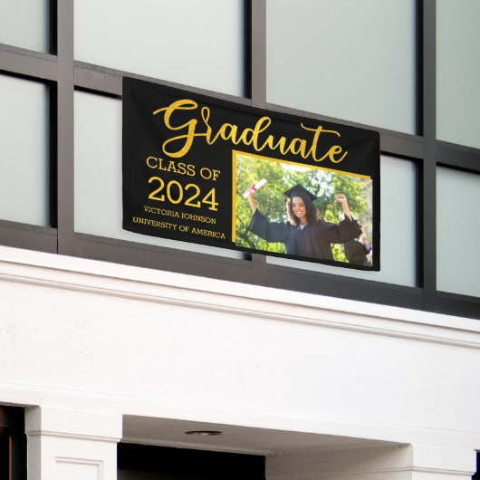 Black and Gold Graduate Class of 2024 Custom Foto Banner (Äußeres Gebäude)