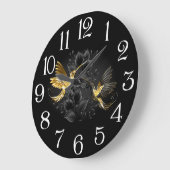 Black and Gold Hummingbird Große Wanduhr (Winkel)