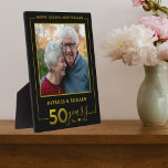 Black and Gold Parents 50 Jahre Foto Fotoplatte<br><div class="desc">Klassisches goldenes Hochzeitsjubiläum zum Personalisieren mit Foto und Namen.</div>