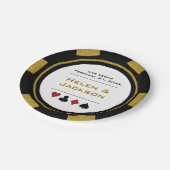 Black and Gold Poker Chip Las Vegas Wedding Pappteller (Schrägansicht)
