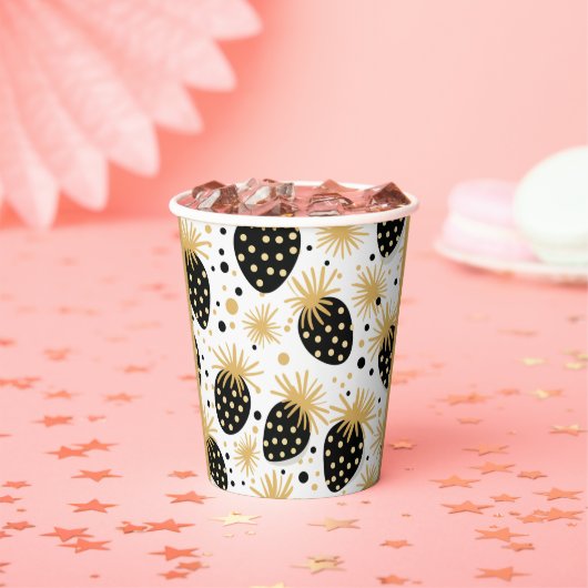 Black and Gold Strawberry Pattern Pappbecher (Insitu)