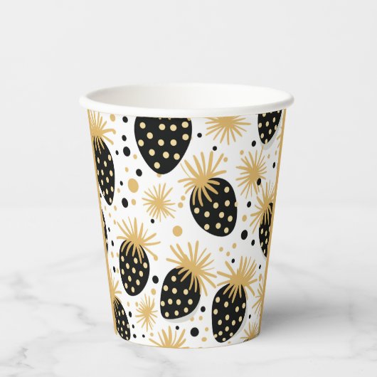 Black and Gold Strawberry Pattern Pappbecher (Vorderseite)