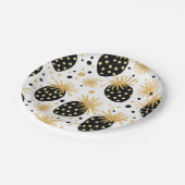 Black and Gold Strawberry Pattern Pappteller (Schrägansicht)