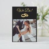 Black and Gold-We Do-Wedding Rings- Einladung (Stehend Vorderseite)