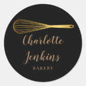 Black And Gold Whisk Bakery Patisserie Script Runder Aufkleber (Vorderseite)