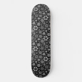Black And Gray Retro Floral Art Seamless Pattern Skateboard (Vorderseite)