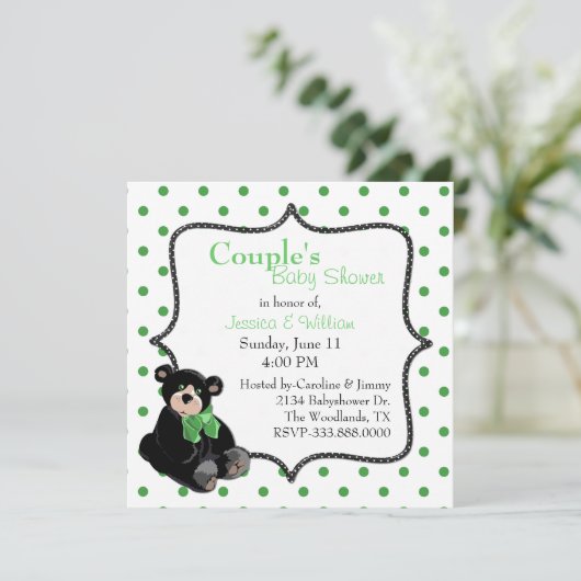 Black and Green Teddy Bear Couple's Baby Dusche Einladung (Stehend Vorderseite)