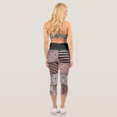 Black and Light Pink Patchwork Lace Design Capri Leggings (Rückseite)