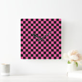 Black and pink checkerboard pattern quadratische wanduhr (Zuhause)