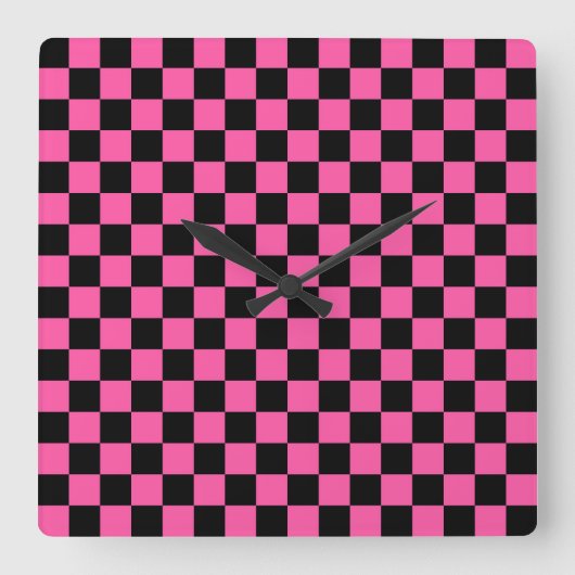 Black and pink checkerboard pattern quadratische wanduhr (Vorderseite)