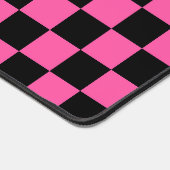 Black and pink checkerboard pattern schreibtischunterlage (Ecke)