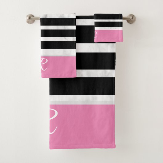 Black and Pink Stripes Marble Style Monogram Badhandtuch Set (Insitu)