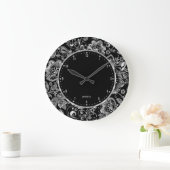 Black And Shiny Silver Floral Damasks Große Wanduhr (Zuhause)