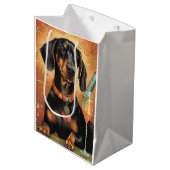 Black and Tan Coonhound - Neues Jahr Mittlere Geschenktüte (Vorderseite Schrägansicht)