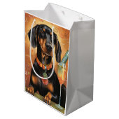 Black and Tan Coonhound - Neues Jahr Mittlere Geschenktüte (Rückseite Schrägansicht)