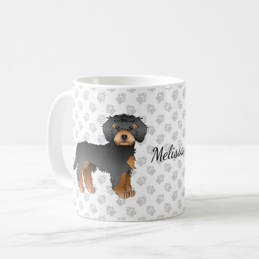 Black and Tan Mini Goldendoodle Cartoon Dog & Name Kaffeetasse (Vorderseite Links)