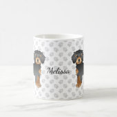 Black and Tan Mini Goldendoodle Cartoon Dog & Name Kaffeetasse (Mittel)