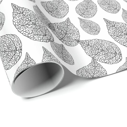 Black and White Abstract Leafs Pattern Geschenkpapier (Rolleneckpunkt)