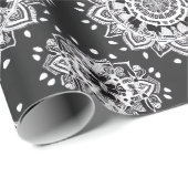 Black and White Bandanna Mandala Geschenkpapier (Rolleneckpunkt)