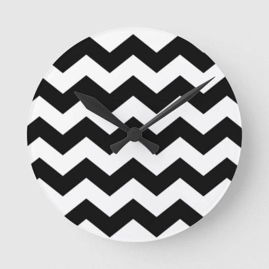 Black and White Chevron Pattern Runde Wanduhr (Vorderseite)