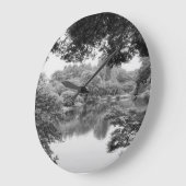 Black and white, cool, unique nature and lake große wanduhr (Winkel)