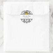 BLACK AND WHITE DAMASK MONOGRAM Gelber Topaz Runder Aufkleber (Tasche)
