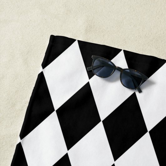 Black and White Diamond Pattern Personalized Strandtuch (Beispiel)