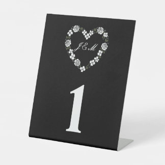Black and White Floral Heart Wedding Table Number Sockelschild