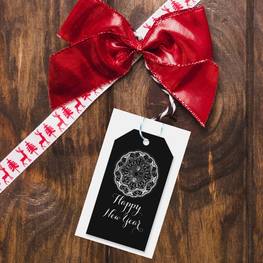 Black and white floral mandala happy new year geschenkanhänger