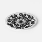Black and white floral mandala round pappteller (Schrägansicht)