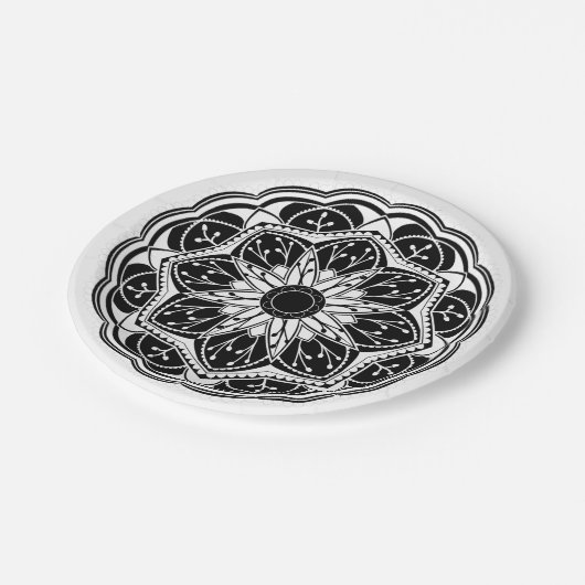 Black and white floral mandala round pappteller (Schrägansicht)