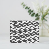 Black and White Funky Zigzag Zickzack Postkarte (Stehend Vorderseite)