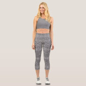 Black and White Geometric Pattern Capri Leggings (Vorderseite)