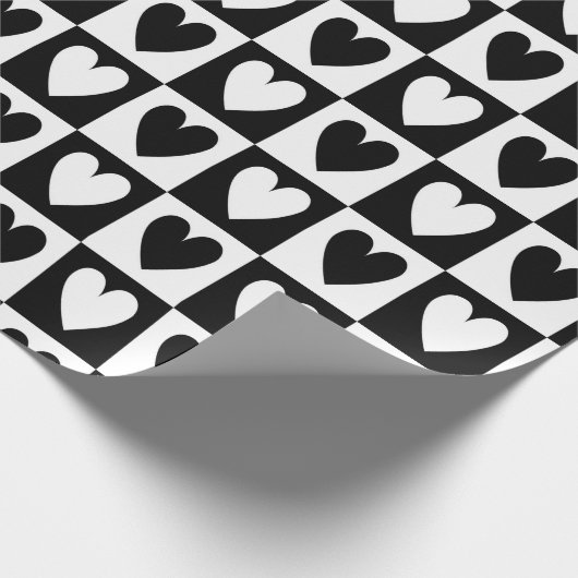 Black and White Hearts Love Valentines Print Geschenkpapier (Ecke)