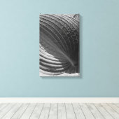 Black and White Hosta Leaf Leinwanddruck (Insitu (Holzboden))