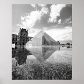 Black and White Louvre Pyramid Paris Reflection Poster (Vorne)