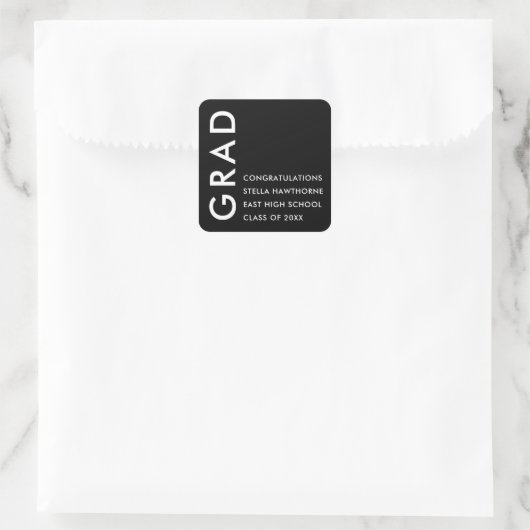 Black and White Minimal Modern Bold Grad Party Quadratischer Aufkleber (Tasche)