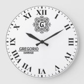 Black and white Monogram modern minimalist elegant Große Wanduhr (Vorderseite)