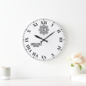 Black and white Monogram modern minimalist elegant Große Wanduhr (Zuhause)