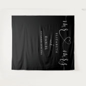 Black and White Mr. und Mrs. Heart Script Wedding Wandteppich (Vorderseite (Horizontal))