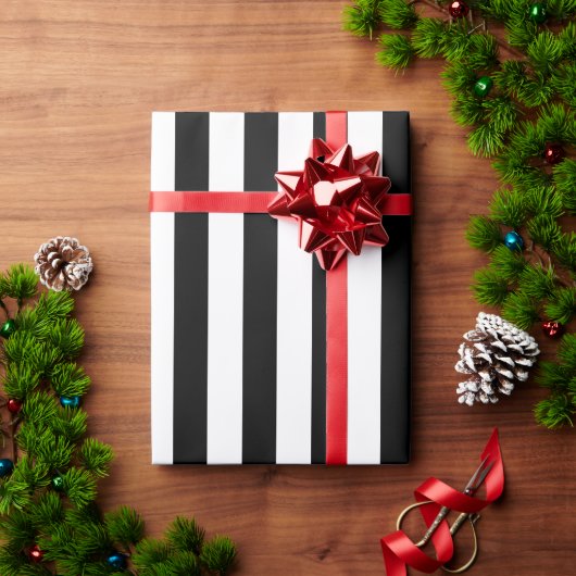 Black and White Pattern Simple Stylish  Geschenkpapier (Feiertagsgeschenk)