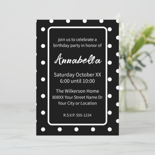 Black and White Polka Dots Geburtstagsparty Einladung (Stehend Vorderseite)
