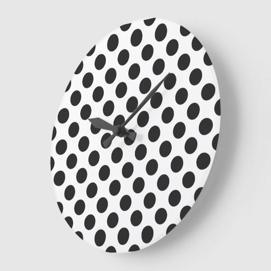 Black and White Polka Dots Große Wanduhr (Winkel)