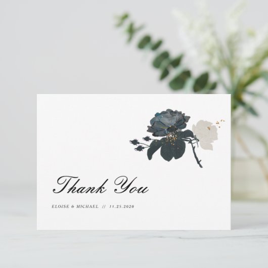 Black and White Roses Wedding Vielen Dank Dankeskarte (Stehend Vorderseite)