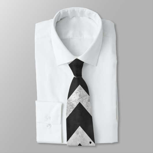 Black and white Rustic Chevron pattern Krawatte (Gebunden)