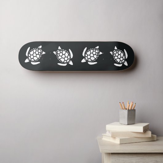 Black and white Sea Turtles Pattern  Skateboard (Wandkunst (Horz))